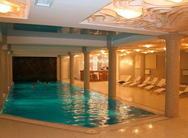 Pool construction cost