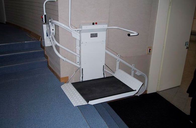 Вертикальный подъемник для инвалидов