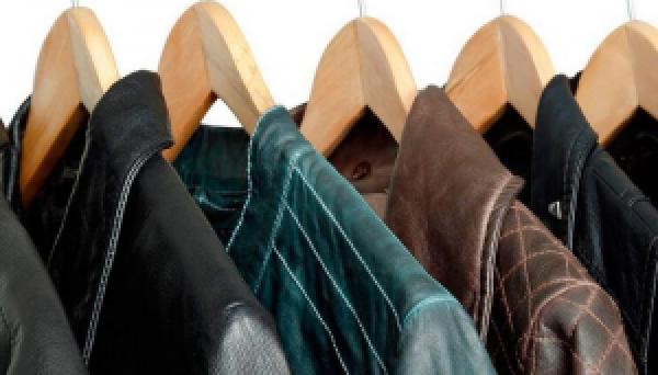 DRY CLEANING OF A DEMI-SEASON JACKET DRY CLEANING OF A DEMI-SEASON JACKET