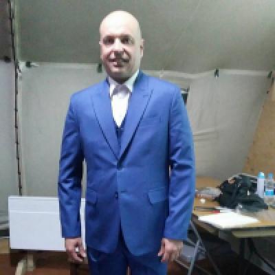 TAILORING A JACKET FOR MEN