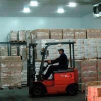 LOADING AND UNLOADING WORKS IN THE WAREHOUSE