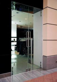ALL-GLASS ENTRANCE DISPLAY WINDOWS FOR A STORE