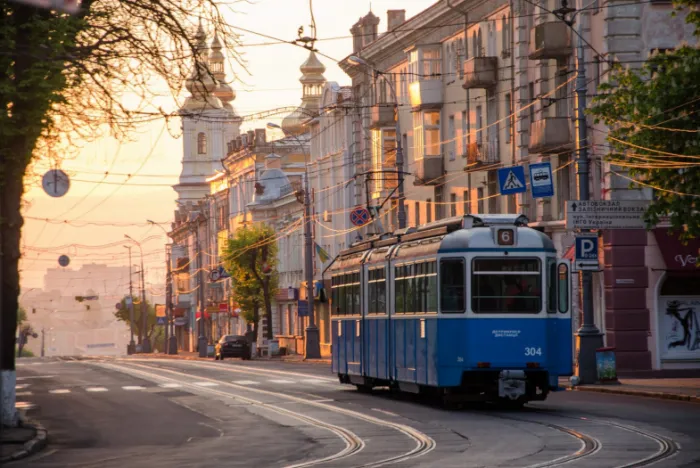 Коли клієнт обирає з десятків пропозицій: як бізнесу Вінниці залишатися помітним