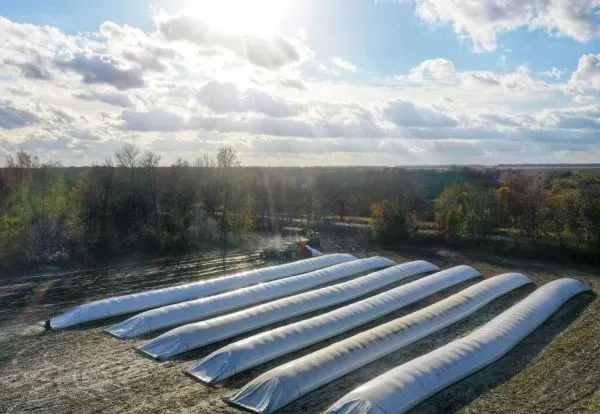 Переваги та недоліки поліетиленових рукавів